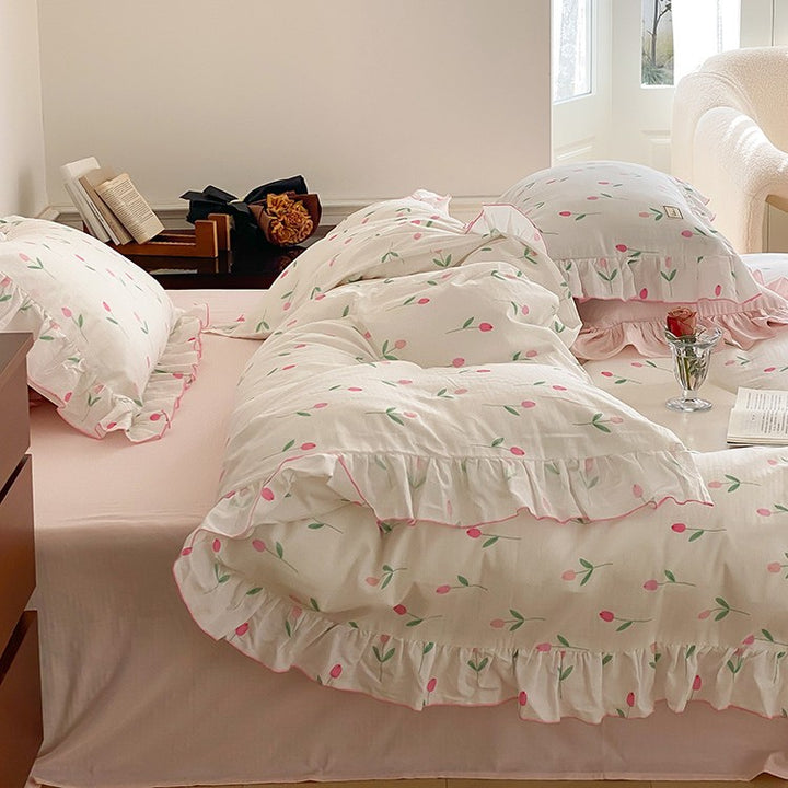 Baumwoll-Bettwäscheset mit zartem Blumenmuster und dekorativem Volant
