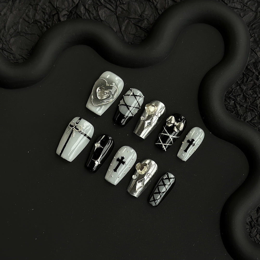 Künstlerisches Press-On-Nagelset mit einzigartigem gotischem und dekorativem Design