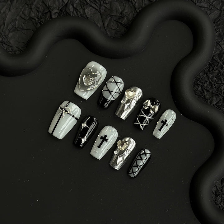 Künstlerisches Press-On-Nagelset mit einzigartigem gotischem und dekorativem Design
