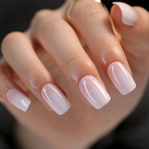 Kunstvolle Nagelverlängerungen mit elegantem Farbverlauf Karnz