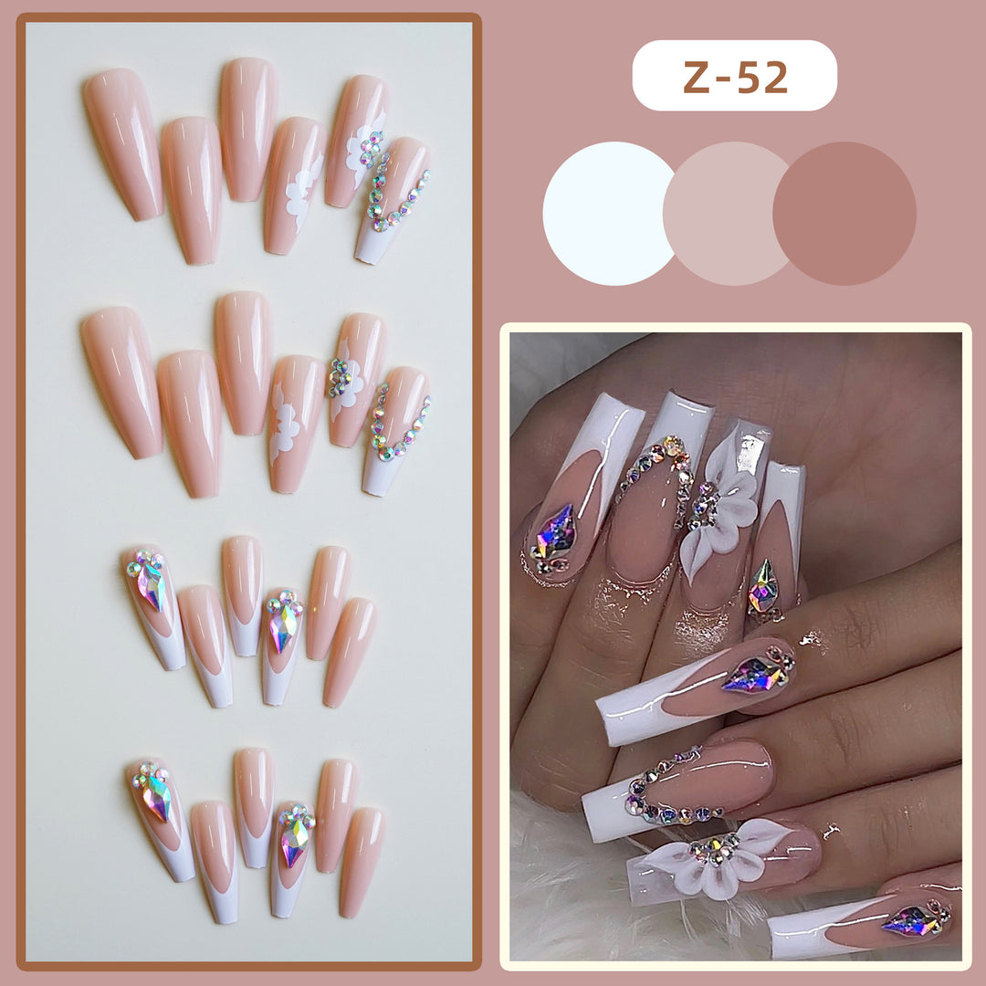 Dekoratives Press-On Nagelkunstset mit floralen und Strassakzenten
