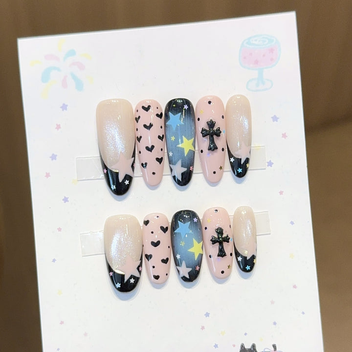 Künstliche Nagelspitzen mit Verspielten Sternen- und Herzmotiven Karnz