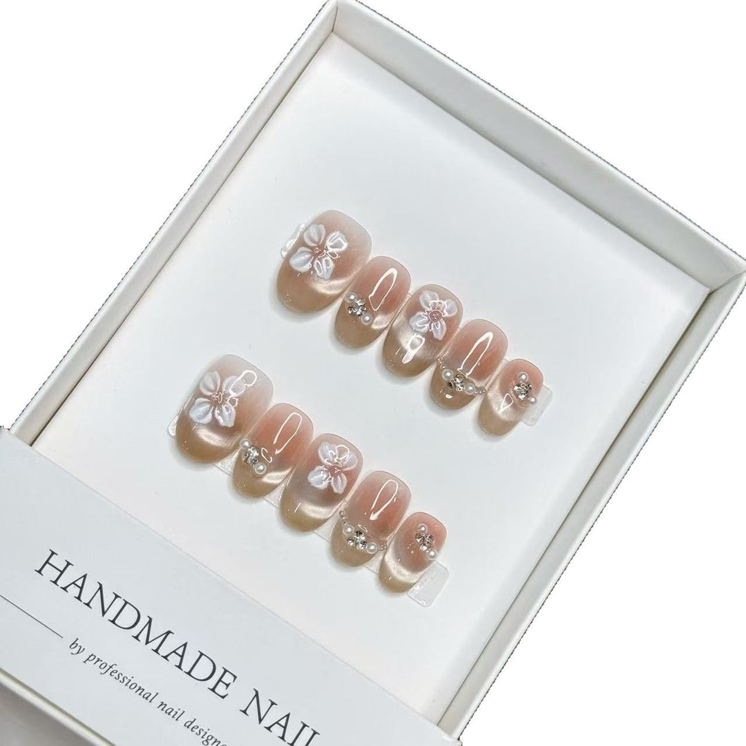 Elegantes handgefertigtes Blumen-Press-On-Nagelkunst-Set