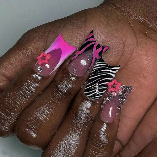 Künstlerische Glitter-Nagelverlängerungen Karnz