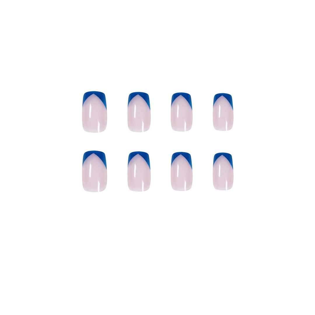 Stylische Nagelkunst mit modernen französischen Spitzen Karnz