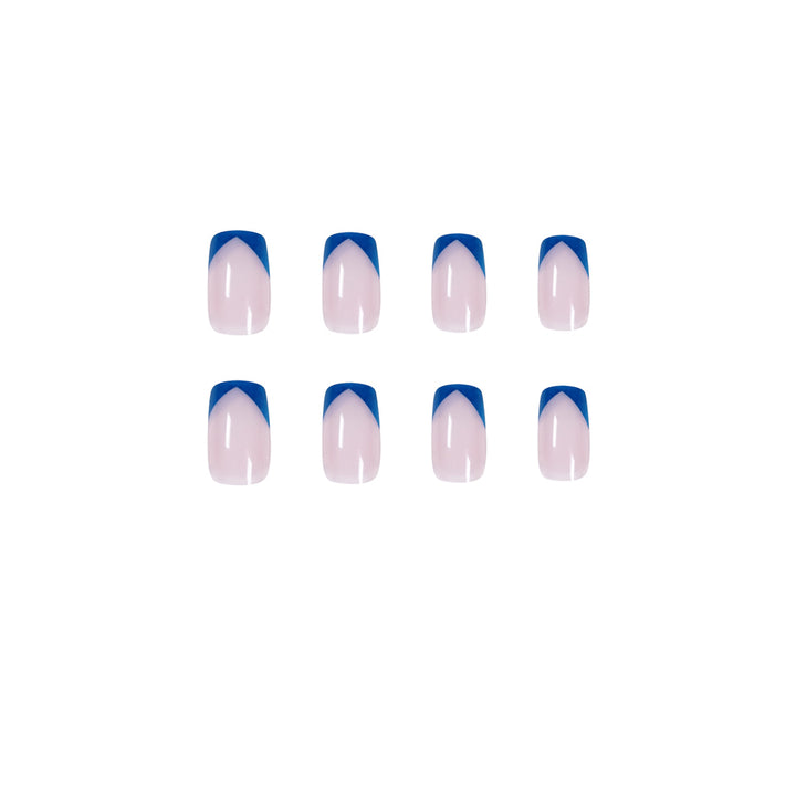 Stylische Nagelkunst mit modernen französischen Spitzen Karnz