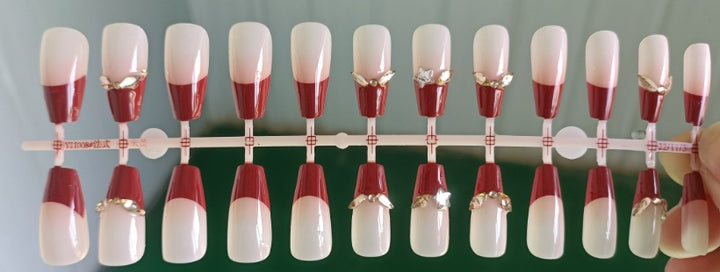Elegante Nagelkunst mit Glanzfinish Karnz