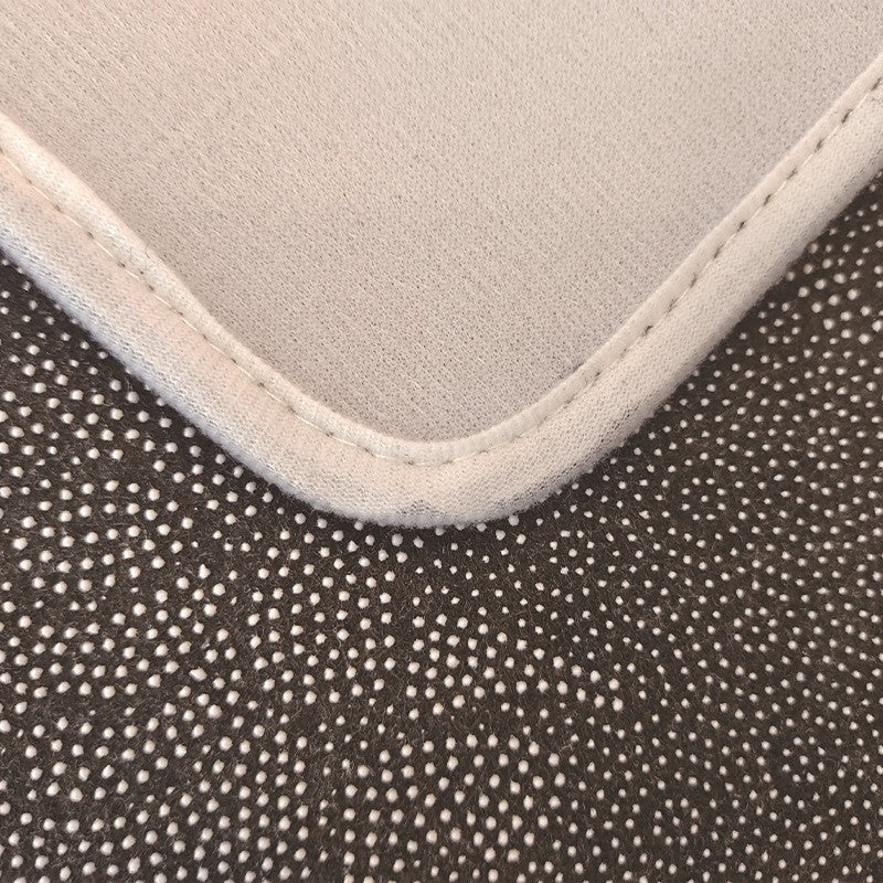 Elegante strukturierte Clutch Karnz