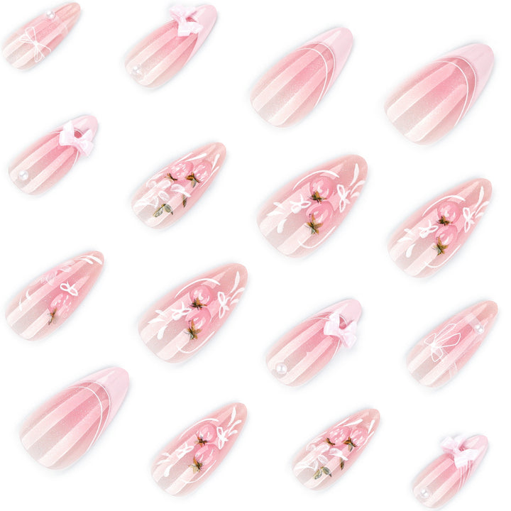 Kunstvolle Nagelverlängerungen mit floralem Design Karnz