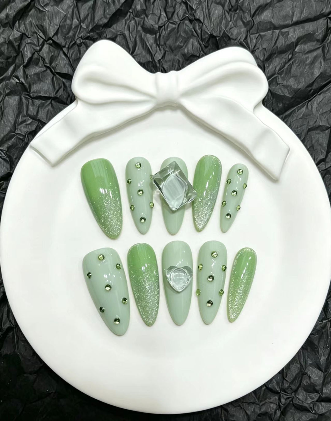 Glamouröses Press-On Nagelkunstset mit Kristallakzenten