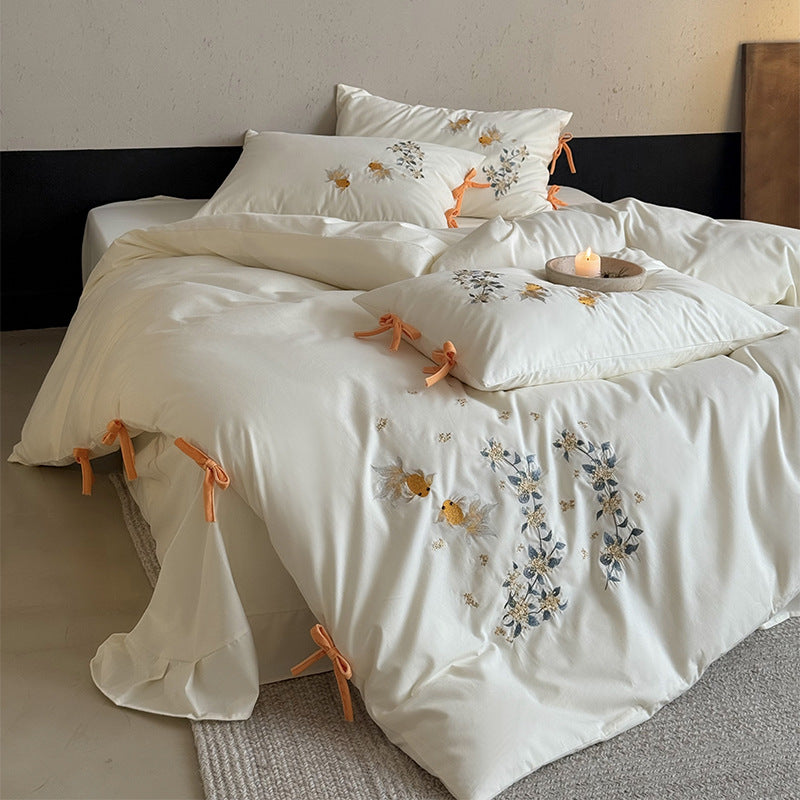 Bestickte Baumwollsatin Bettbezugset mit Goldfischmotiv und Schleifenverschluss