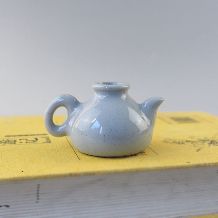 Elegante Keramikvase mit kunstvollem Design Karnz