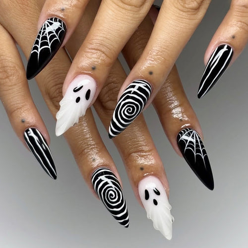 Kunstnagelset mit gruseligen Halloween-Motiven Karnz