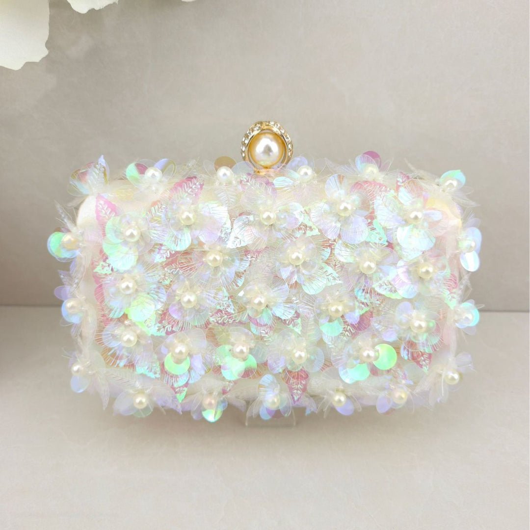 Blumig verzierte Abend-Clutch