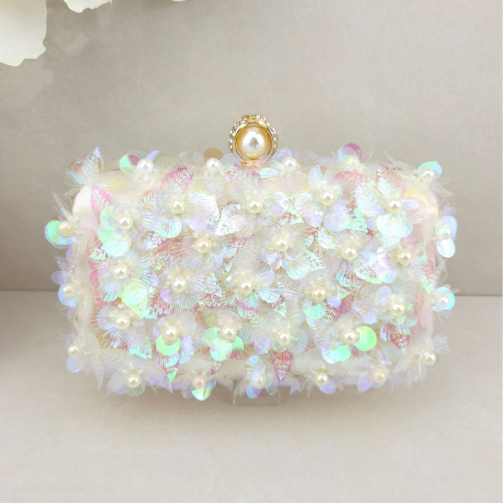 Blumig verzierte Abend-Clutch