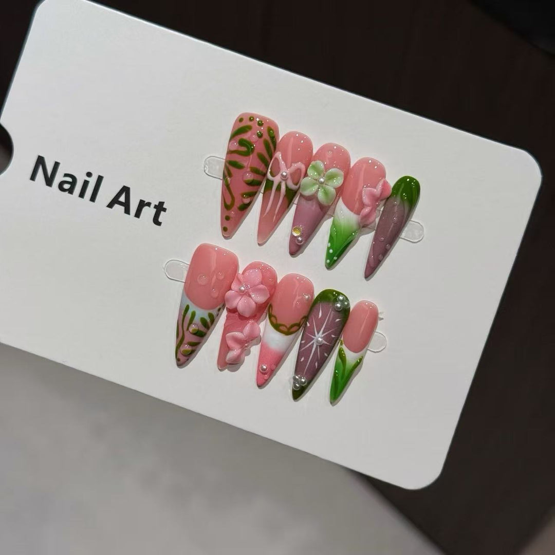 Künstlerische Blumen Nagelspitzen