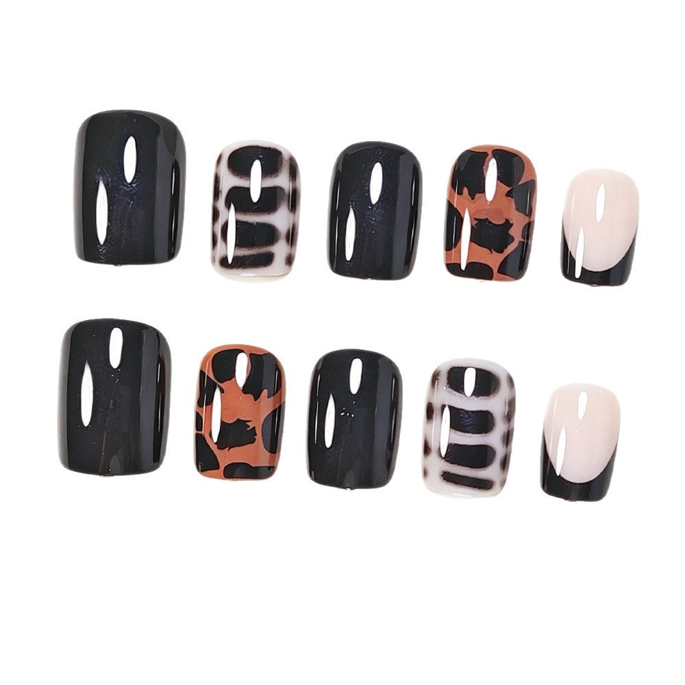 Künstlerisches Press-On-Nagelspitzen-Set Karnz