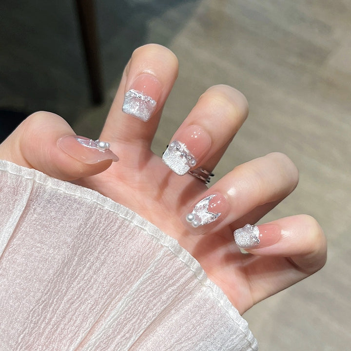 Elegante mit Kristallen verzierte Nagelverlängerungen Karnz