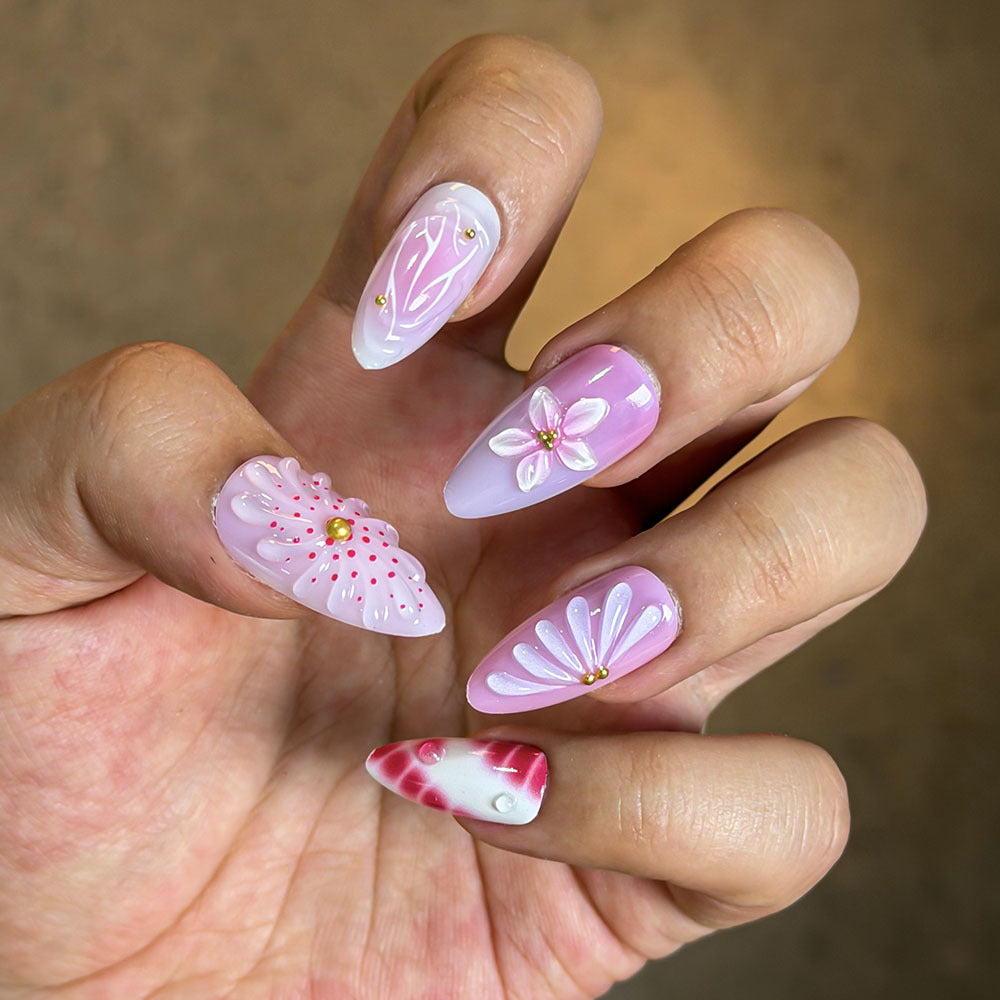 Künstlerische Blumen Press-On Nagelkollektion Karnz