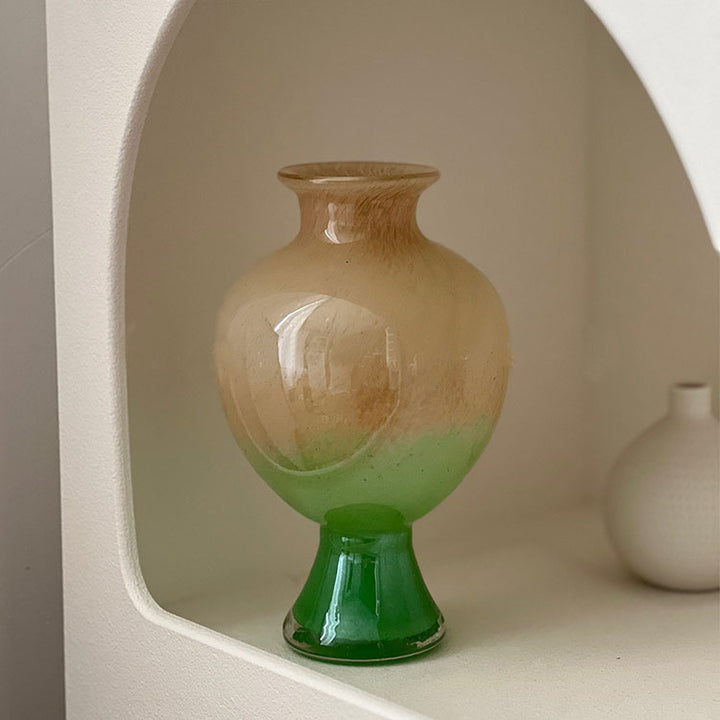 Dekorative handgeblasene Ombre-Glasvase auf Sockel Karnz