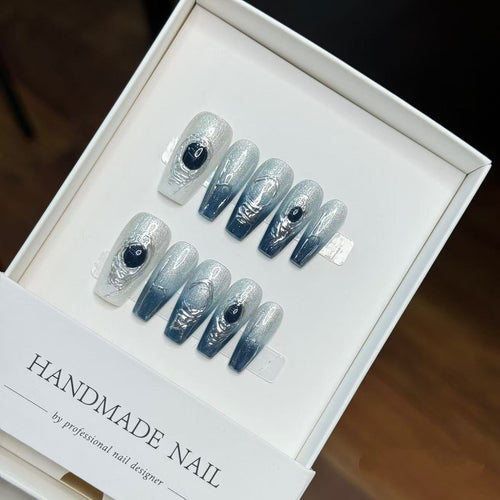 Künstlerisches Press-On-Nagelset mit elegantem Design