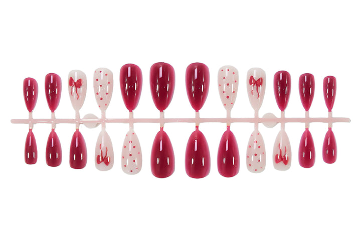 Kunstnagelset mit stilvollen Frucht- und Pluster-Designs Karnz