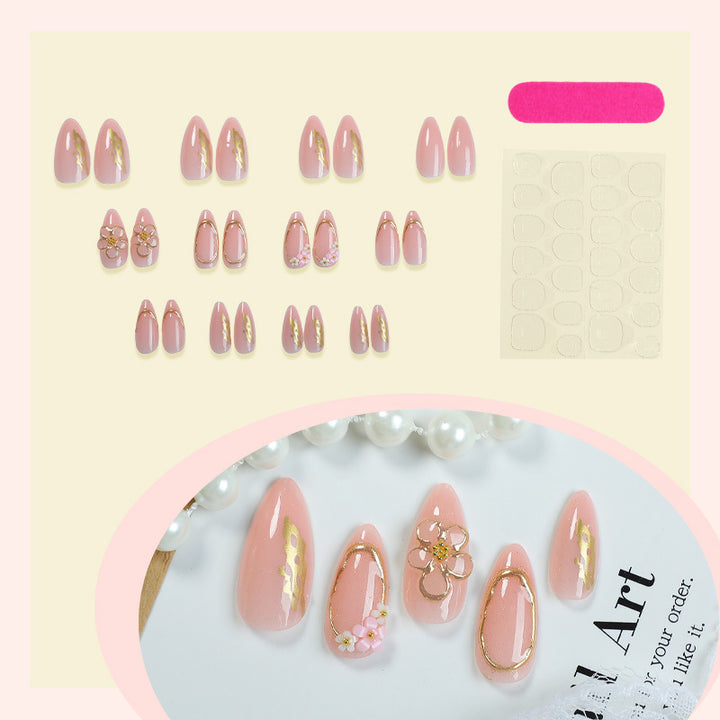 Dekoratives Press-On Nagelkunstset mit eleganten floralen und goldenen Akzenten Karnz