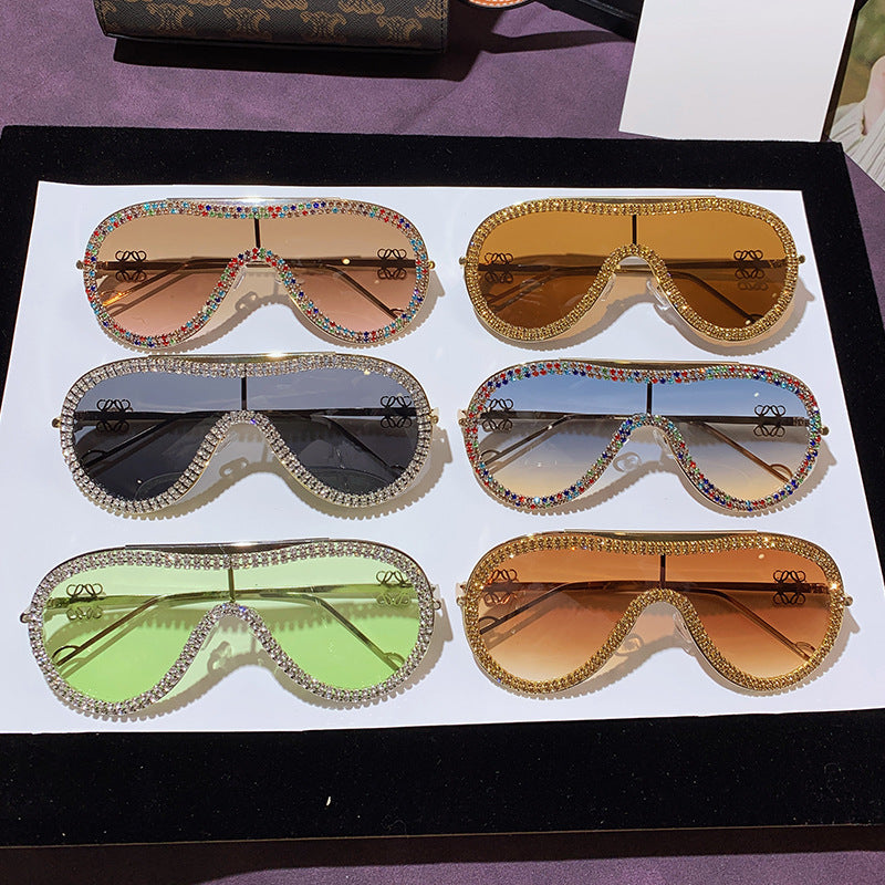 Damen Glamouröse Oversized-Sonnenbrille mit strassbesetzten Akzenten Karnz