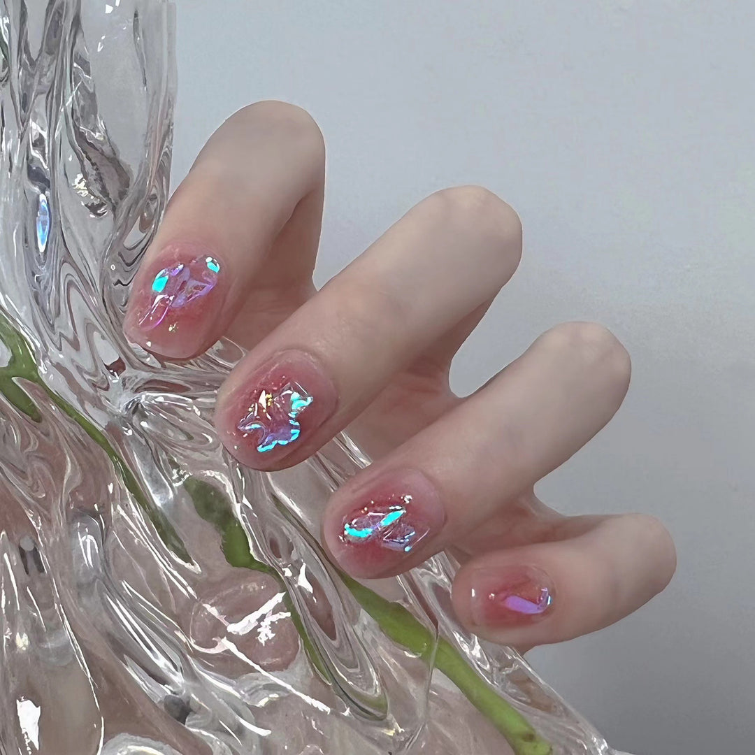 Glänzende Nagelkunst mit holografischen Akzenten Karnz