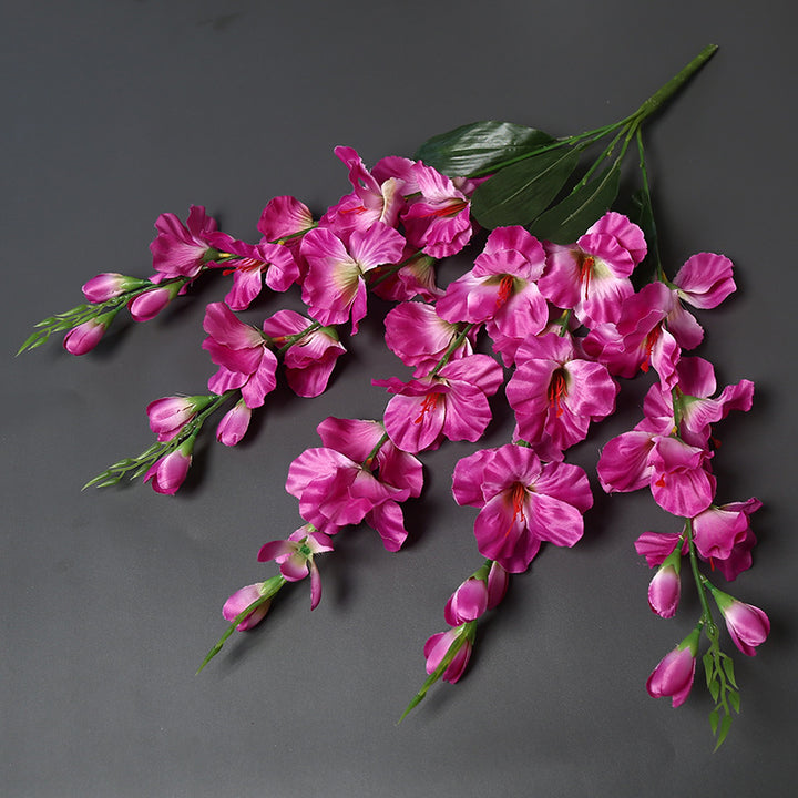 Lebensechte dekorative Blumenstrauß