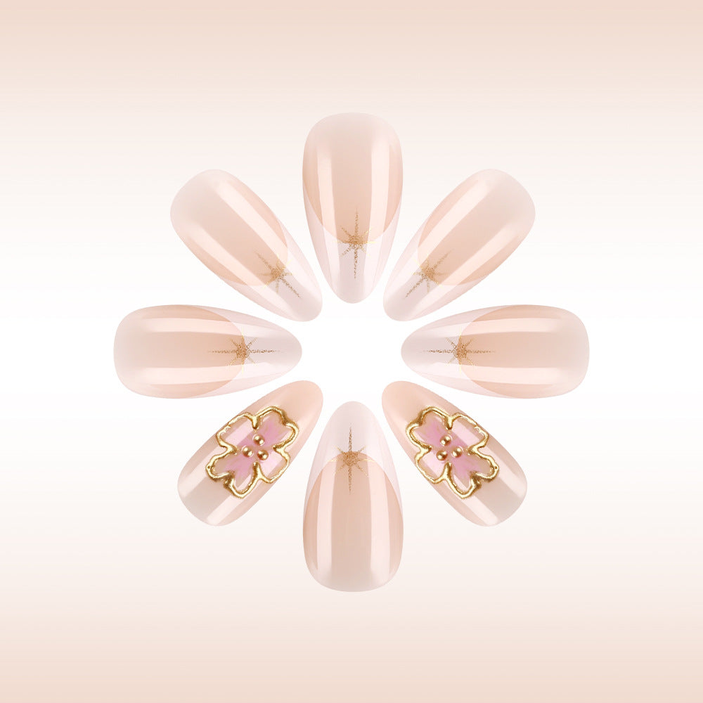 Elegante florale Gel-Nagelkunst Karnz