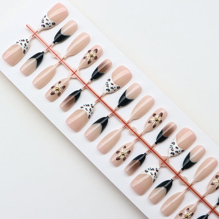 Künstlerisches Press-On Nagelset mit floralem Design