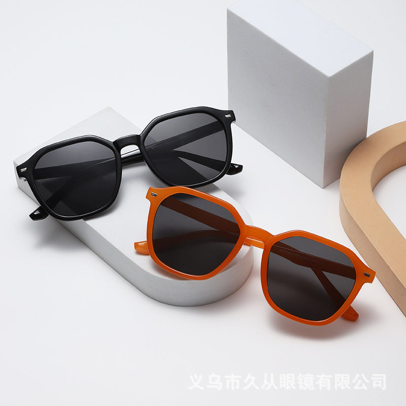Damen stilvolle Sonnenbrille im modernen Polygonalen Design Karnz