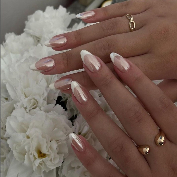 Elegantes French Tip Nagelkunst-Set Karnz
