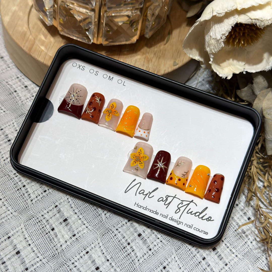 Handgemachtes Blumenausdrück-Nagelset Karnz