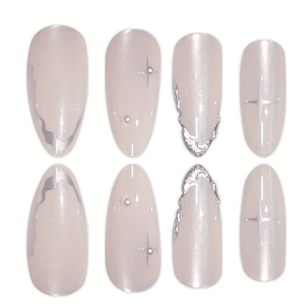 Elegante Press-On Nagelkunst mit floralen Akzenten Karnz