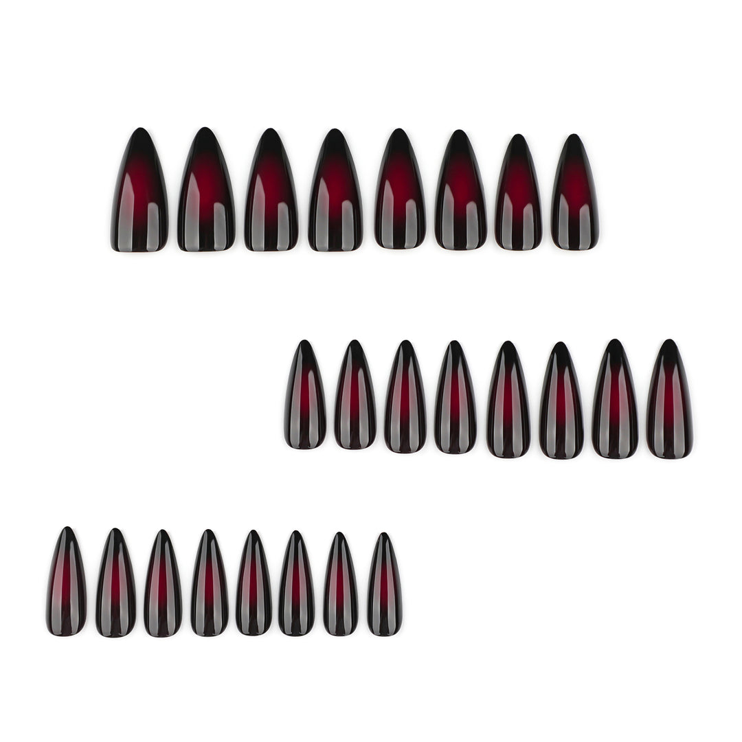 Kunstvolle Stiletto-Nägel mit ombre Effekt Karnz