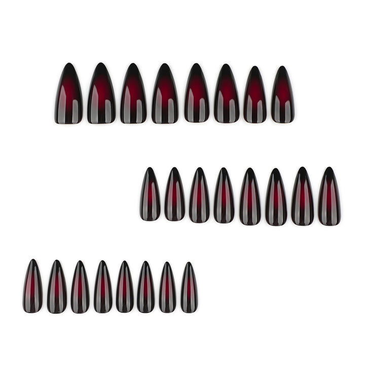 Kunstvolle Stiletto-Nägel mit ombre Effekt Karnz