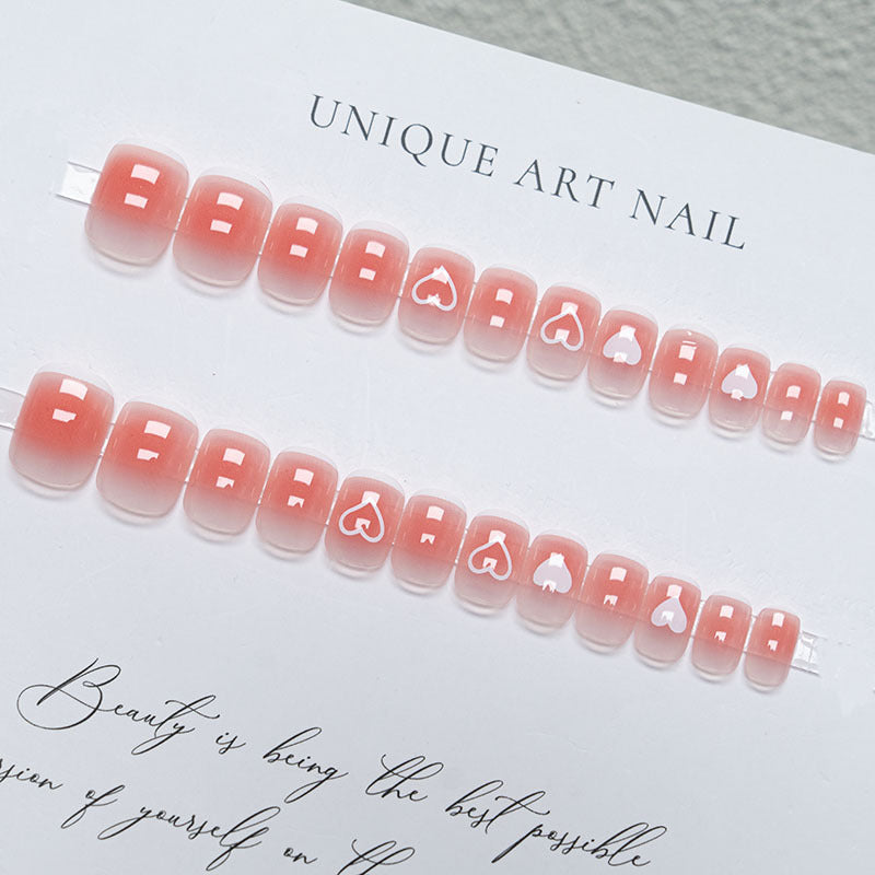 Dekorative Herz Nagelkunst