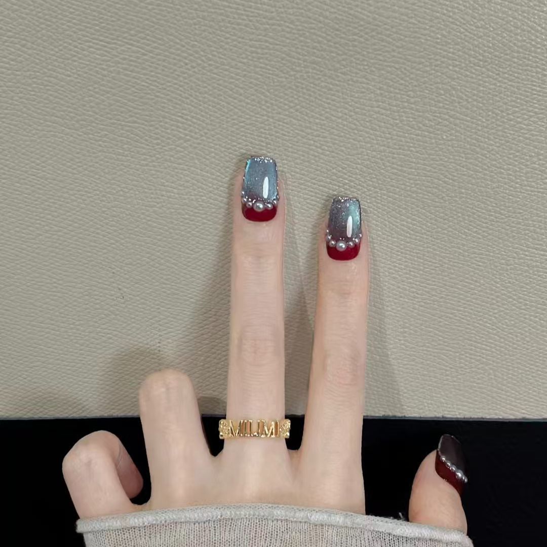 Glitzernde Strass Press-On Nagelkunst
