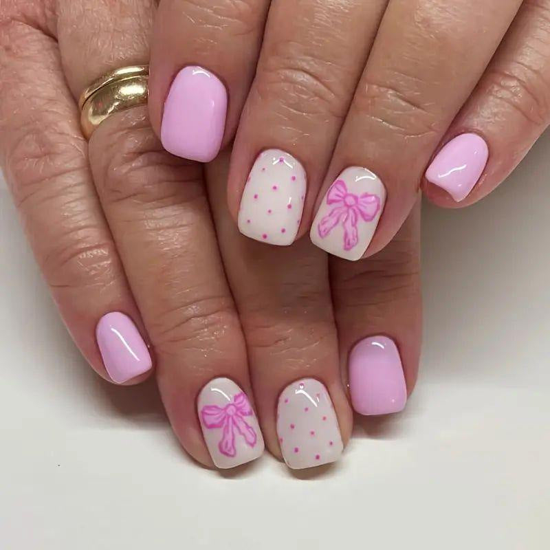 Künstlerische winterliche Nail Art Karnz