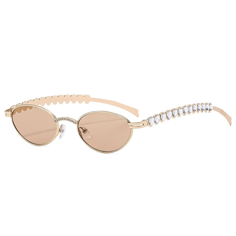 Damen modische Sonnenbrille mit dekorativem Rahmen und stilvollen Akzenten Karnz