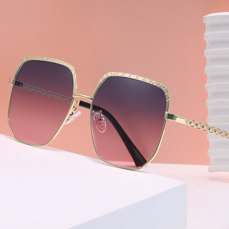 Damen modische Sonnenbrille mit quadratischem Rahmen und stilvollen Details Karnz