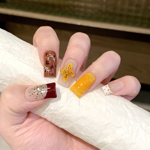 Handgemachtes Blumenausdrück-Nagelset Karnz