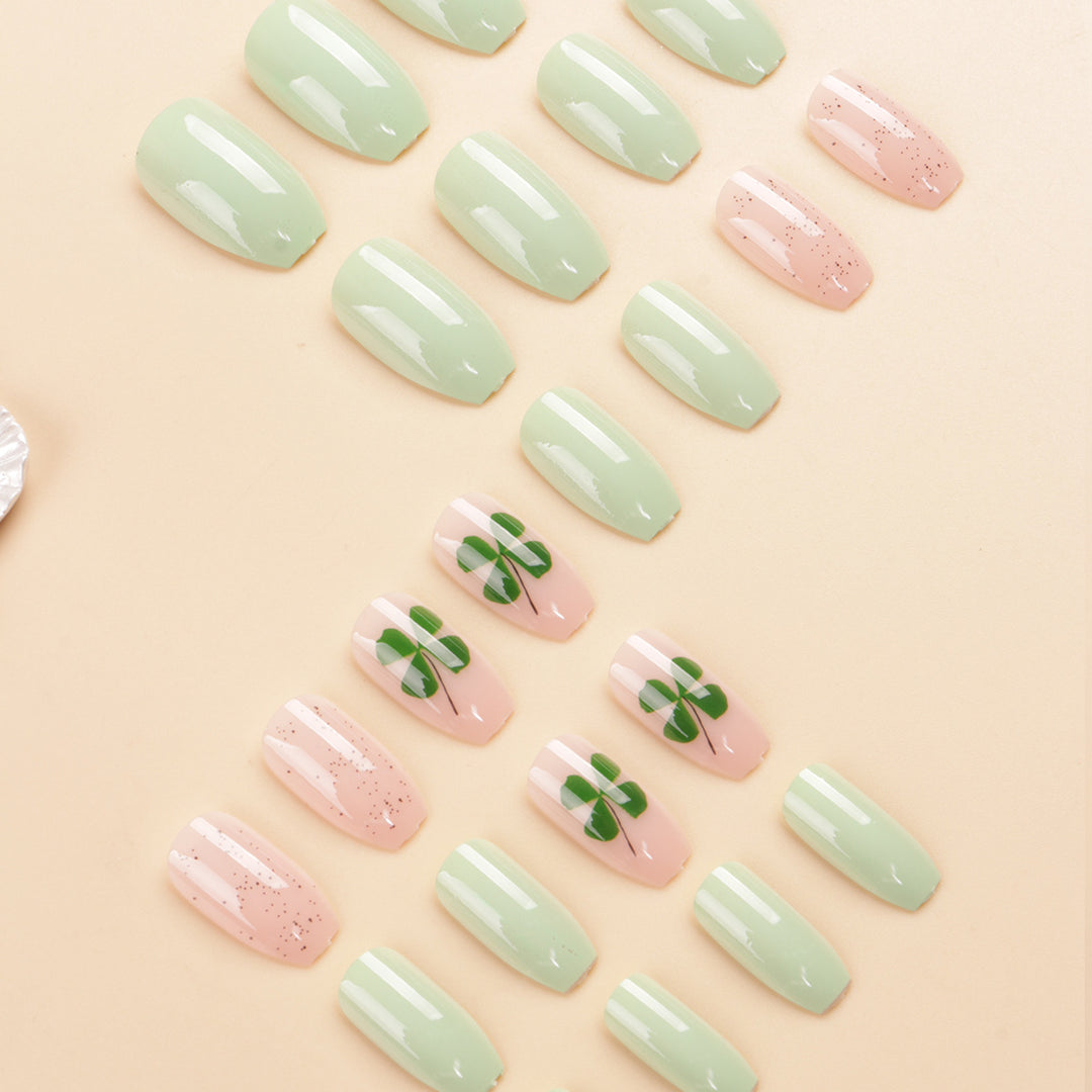 Dekoratives Press-On Nagelkunstset mit Kleeblatt-Design Karnz