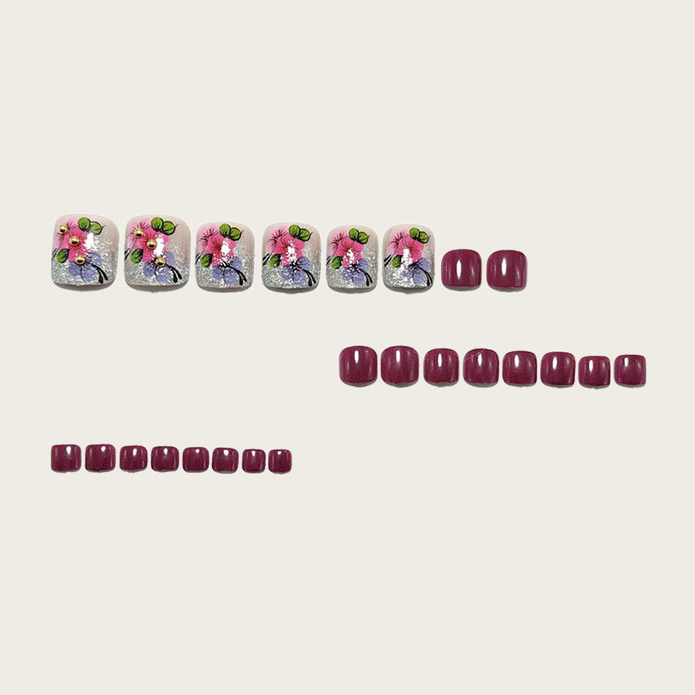 Kunstnägel mit Floralen Designs und Glitzereffekten Karnz