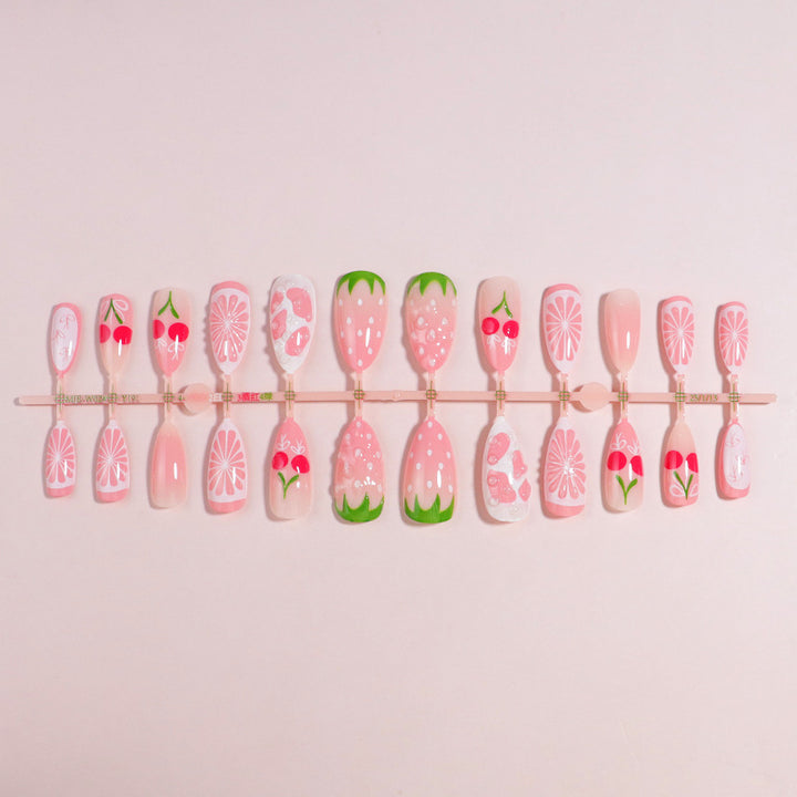 Premium Press-On Nail Set mit dekorativen Akzenten Karnz