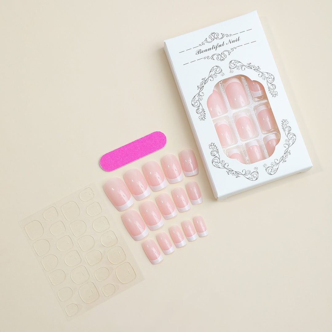 Künstliches Nagelset mit elegantem French-Maniküre-Design Karnz