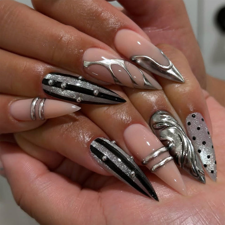 Kunstnagelset mit luxuriösen 3D-Designs und eleganten Akzenten Karnz