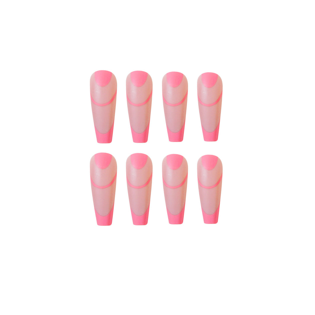 Kreative Nagelkunst mit geometrischem Design Karnz